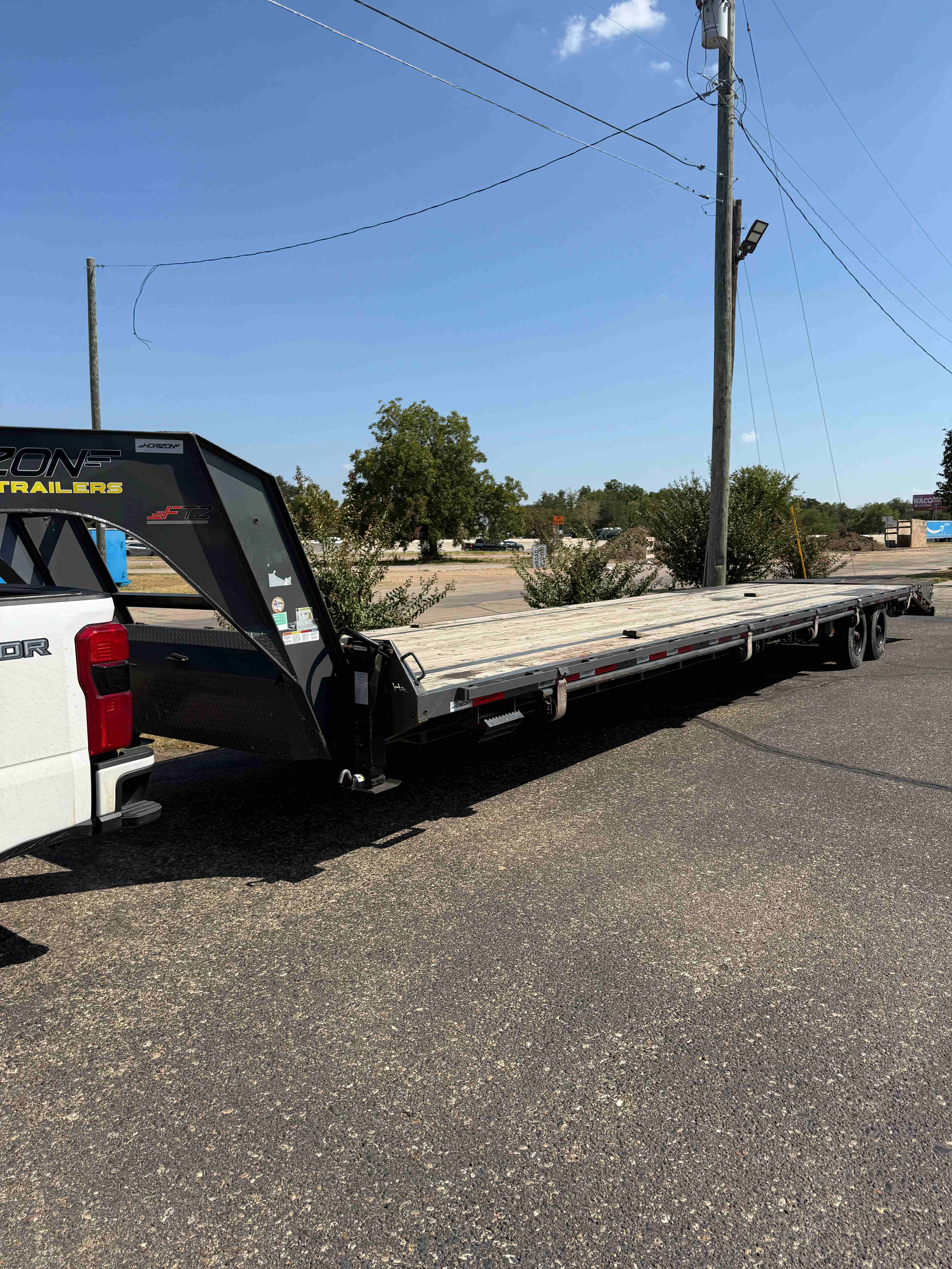 40ft gooseneck deckover trailer rental Fort Worth TX - Horizon flatbed trailer with gooseneck hitch attached to truck bed